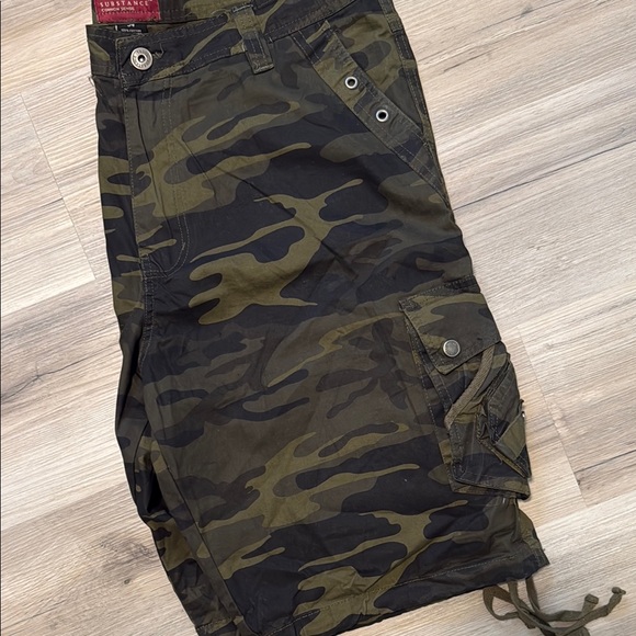 Camouflage Cargo Shorts - Picture 3 of 3